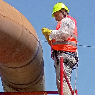 Ремонт газопровода на переходе через реку в Ивано-Франковской обл 